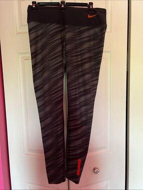 Nike Women’s NFL Chicago BearsBlack & Gray Striped Leggings Orange Swoosh Size M